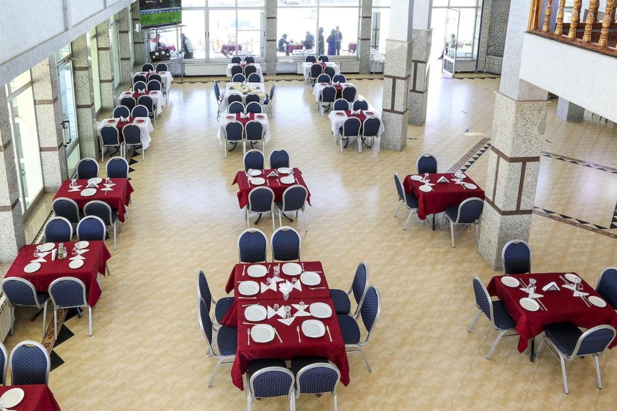Hotel La Pomme Zaida Bagian luar foto