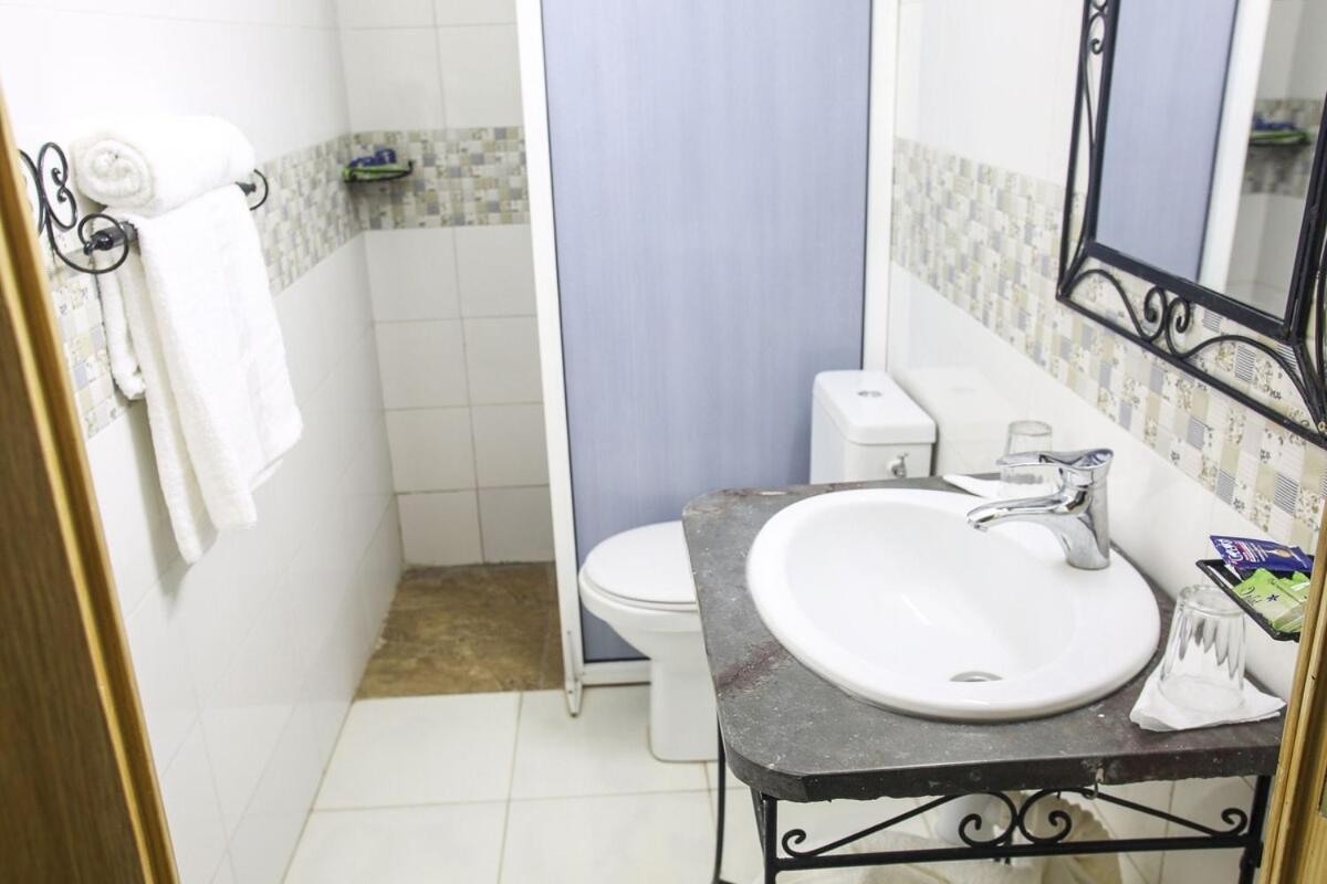 Hotel La Pomme Zaida Bagian luar foto